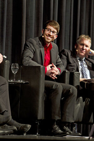 Sebastian Schöneck, SPD, (links) bei NTZ Podiumsdiskussion (Foto NTZ)